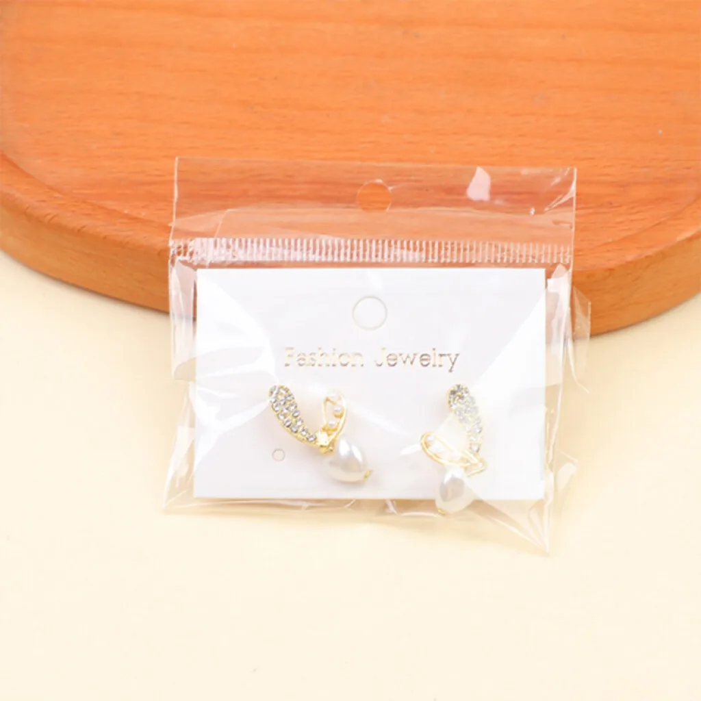 Aretes brillantes con perla